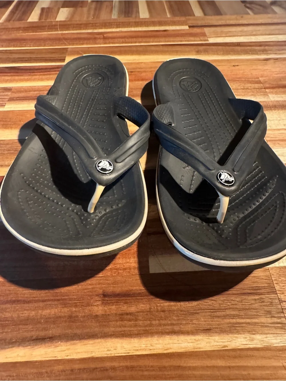 Mens croc slides size 4 women’s size 6